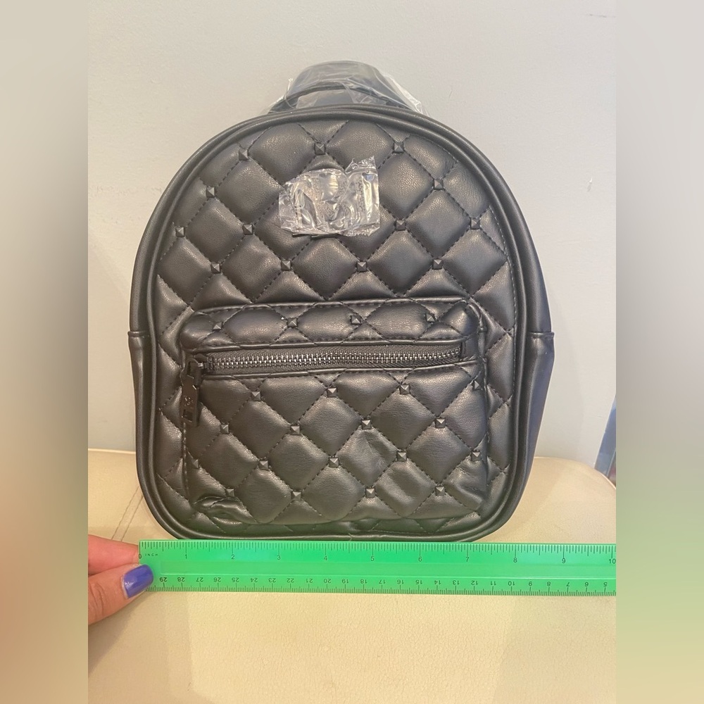 New Stylish Badgley Mischka Black Backpack – Chic & Versatile. NWT